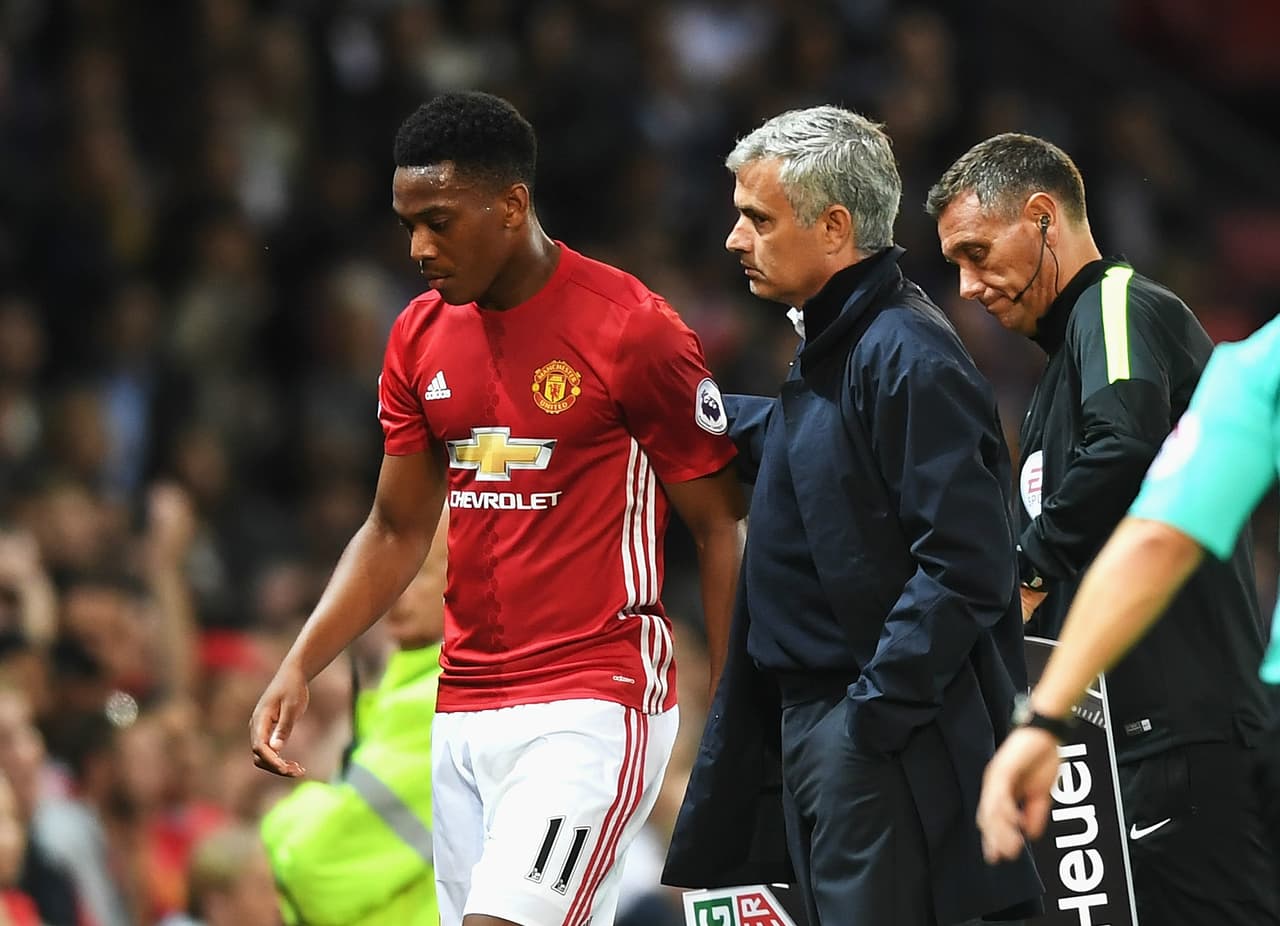 Mourinho se burla Martial: "Trabajó lo suficiente para estar en el banquillo"
