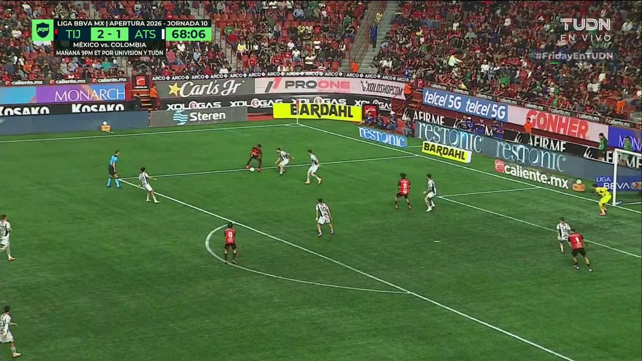 ¡¡San Camilo Vargaaaaas!! Atajadón heróico del colombiano que frustra el tercero