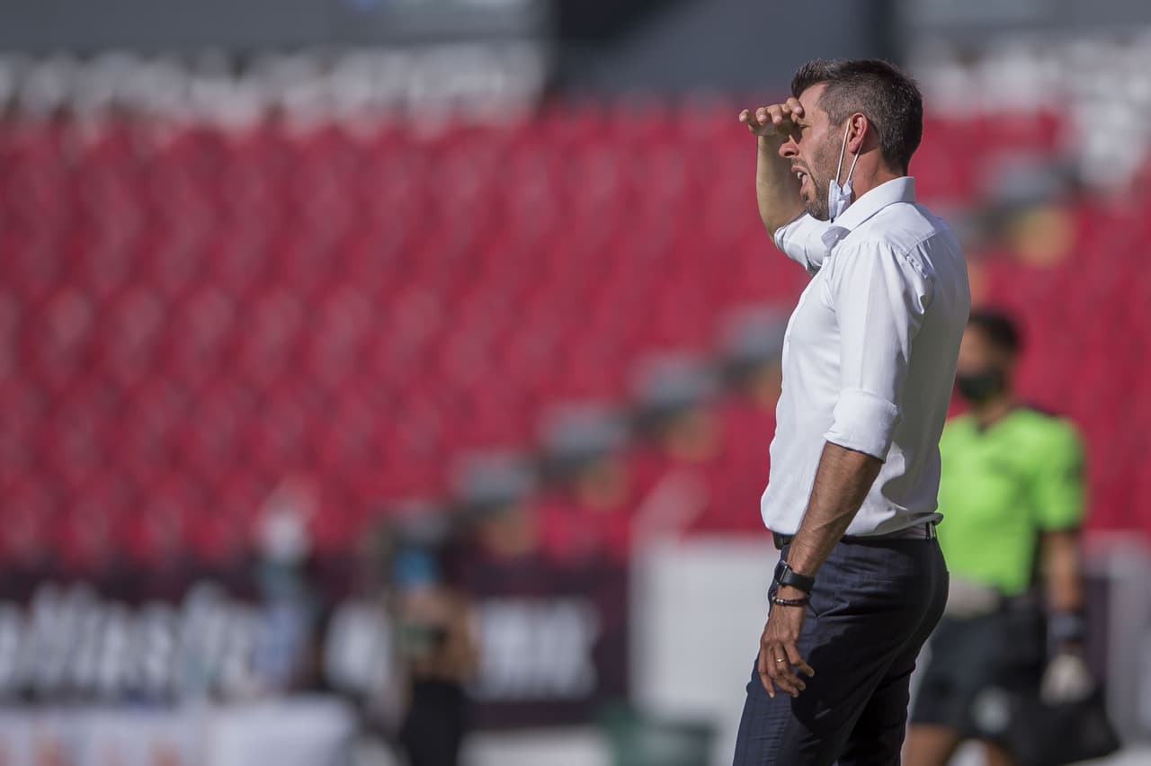 Ustari, el cancerbero rojinegro, impedía que Pachuca abriera el marcador los últimos instantes del primer tiempo.