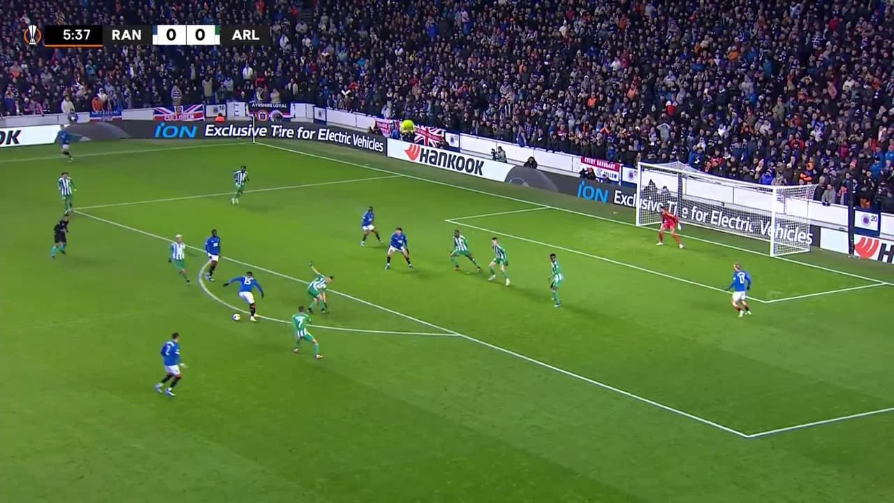 ¡TIRO ATAJADO! disparo por John Lundstram.