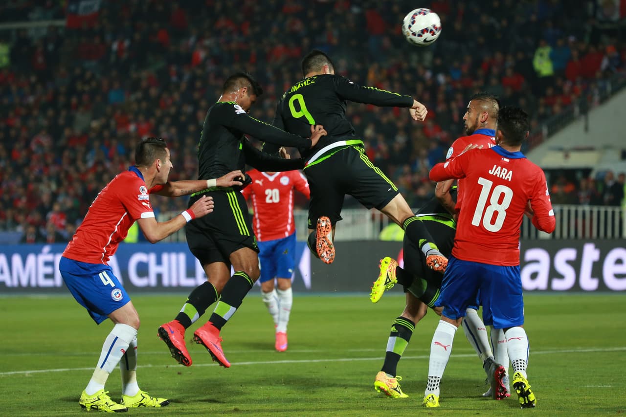 Al 29 México se volvería a hacer presente en el marcador con un cabezazo de Raúl Jiménez, el delantero azteca remataría en dirección al poste izquierdo para vencer a Claudio Bravo.