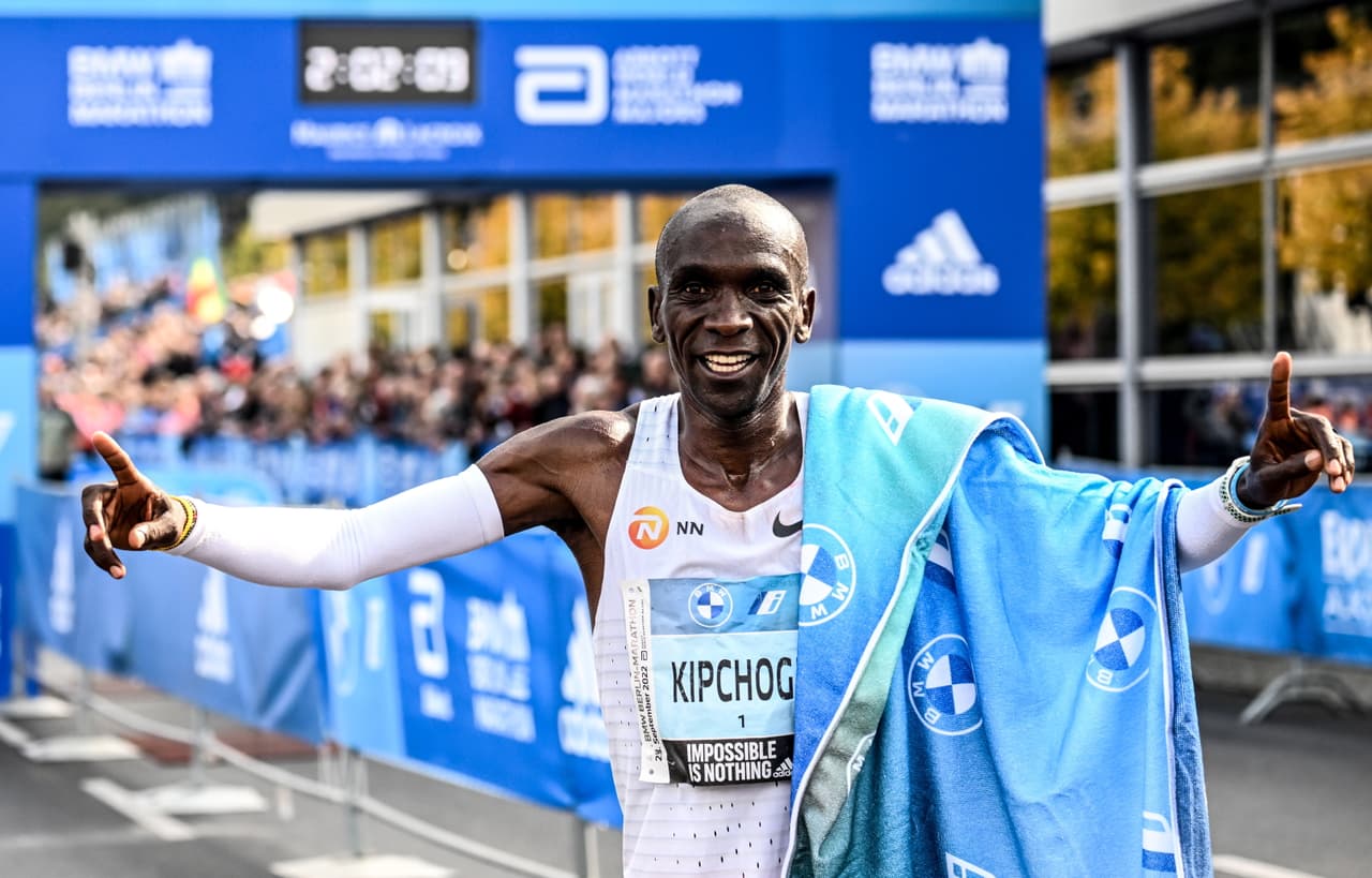 Eliud Kipchoge supera su propio récord del mundo