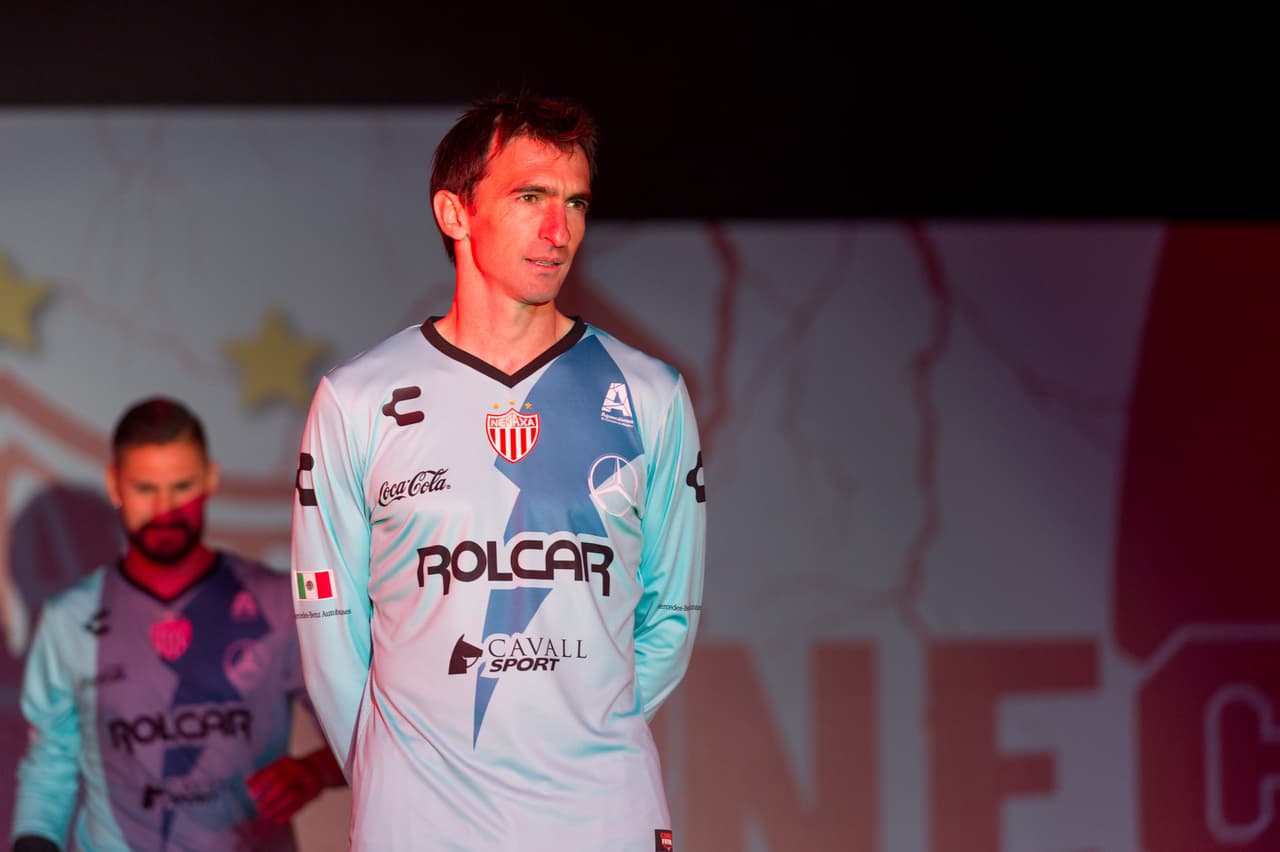 Por su parte, la de portero, tendrá presente un rayo para hacerle honor a su apodo.