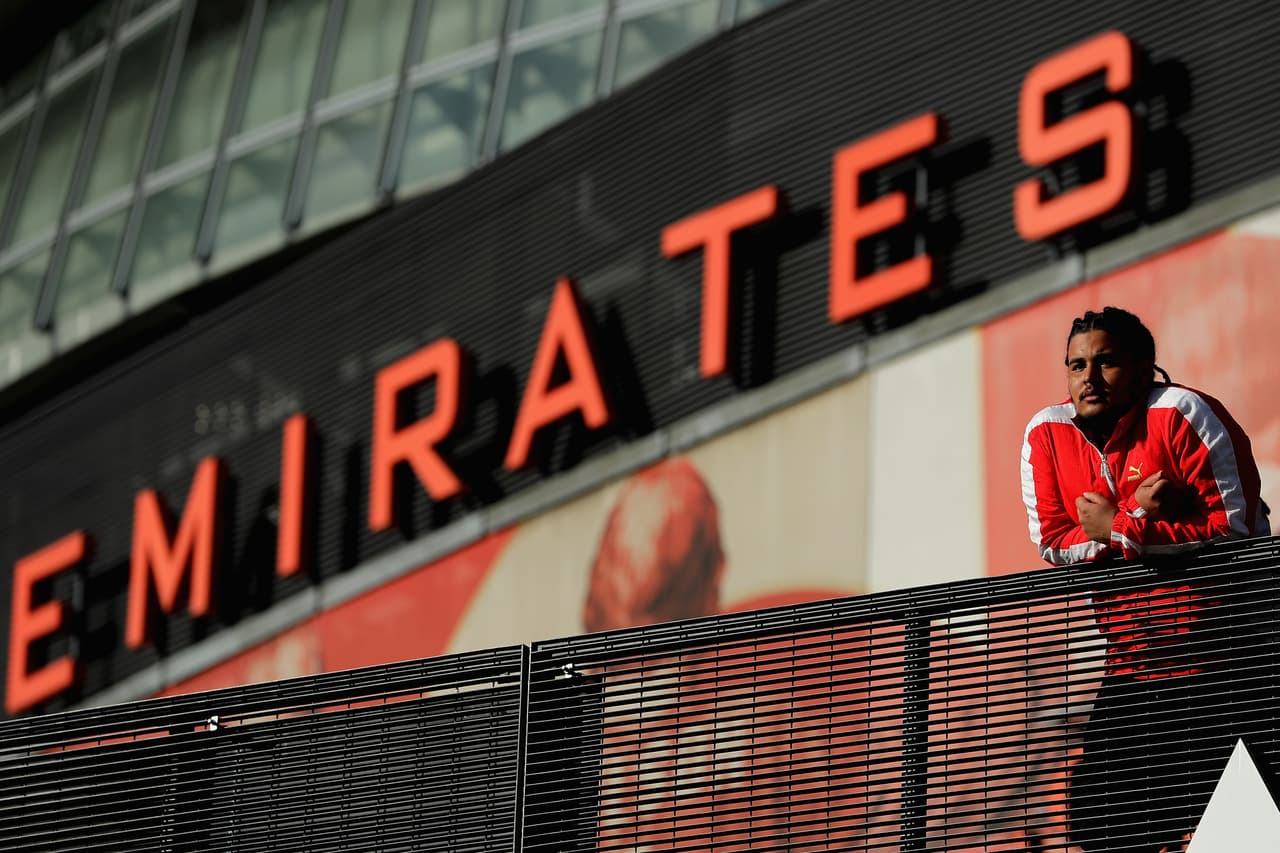 Los fanáticos de Arsenal y Atlético de Madrid vivieron con intensidad y alegría en medio del partido de ida de la semifinal de Europa League en Londres.