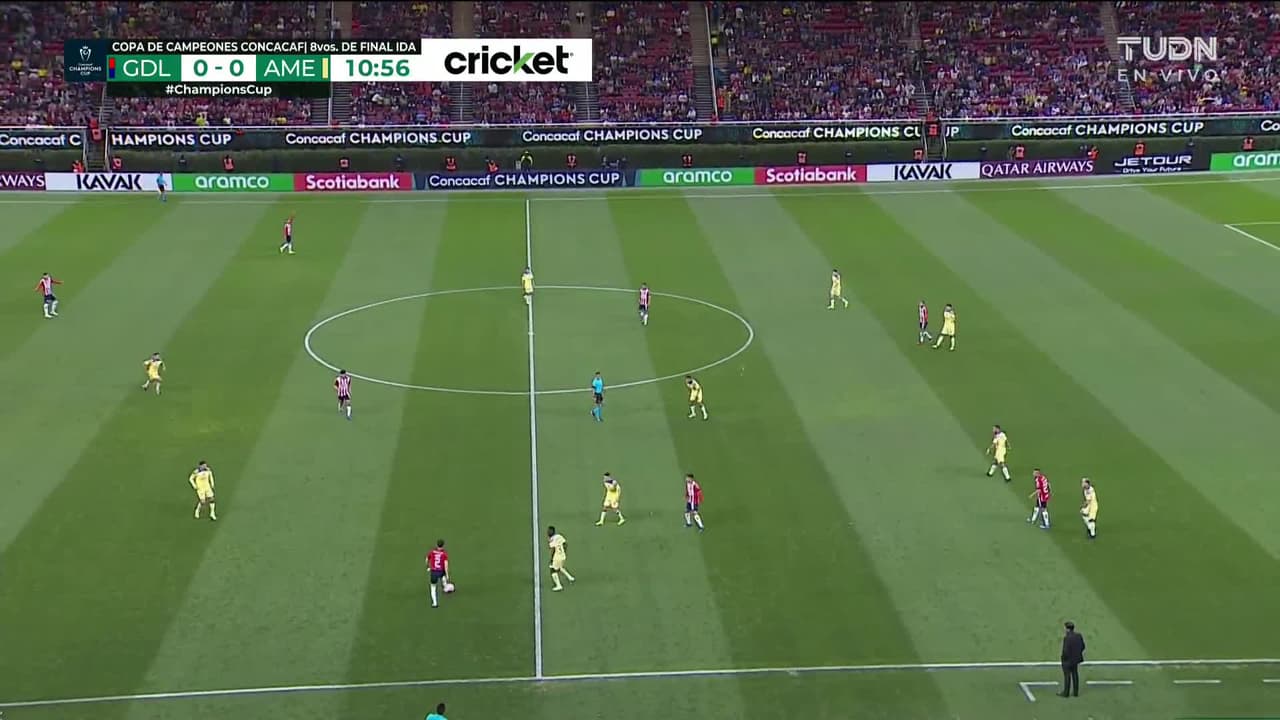 ¡TIRO ATAJADO! disparo por Álex Zendejas.