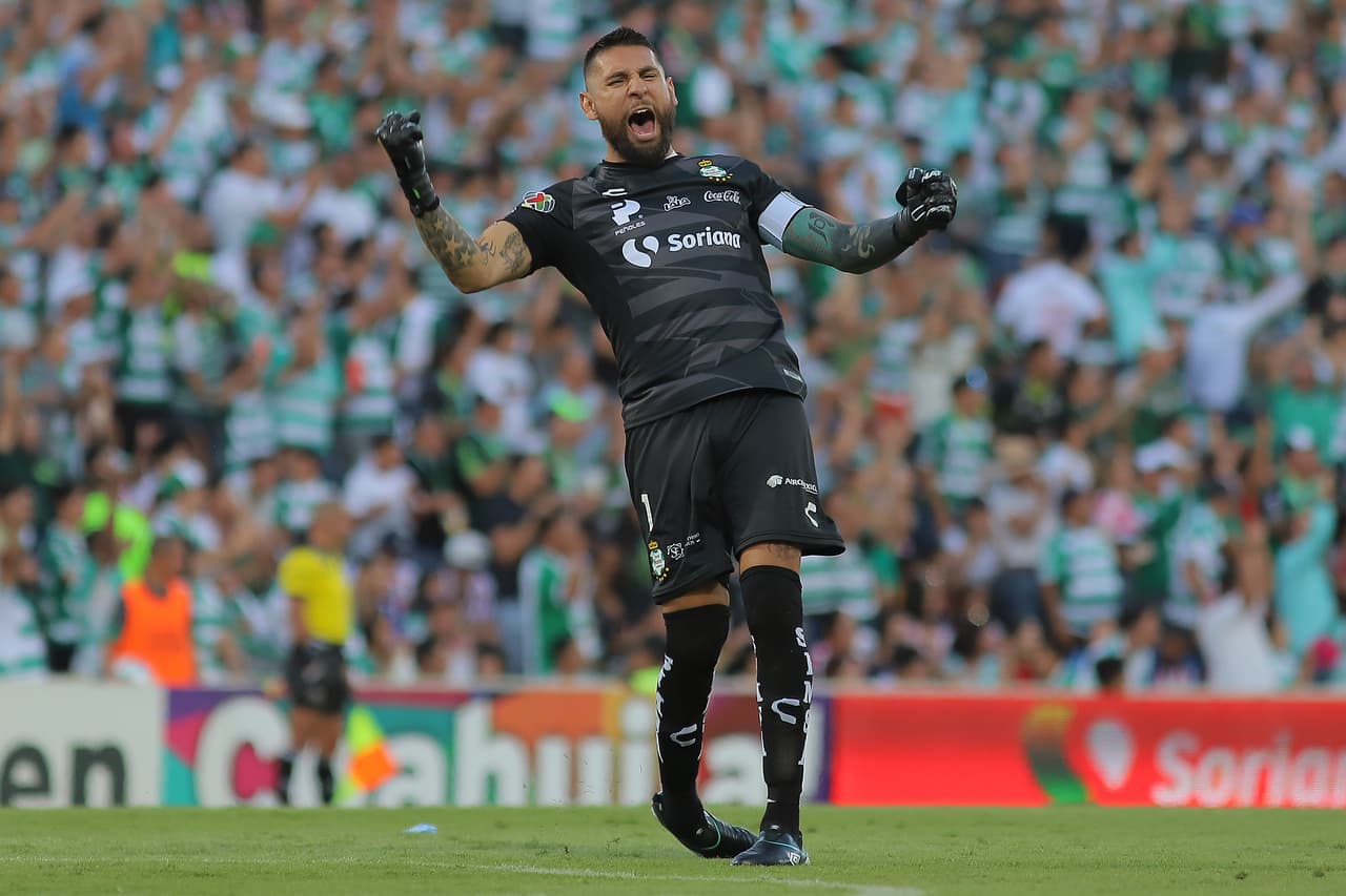 ¡Santa visita! El actual líder del campeonato, Santos Laguna, tiene racha de dos triunfos seguidos en Aguascalientes ante Necaxa en Liga MX.
<br>