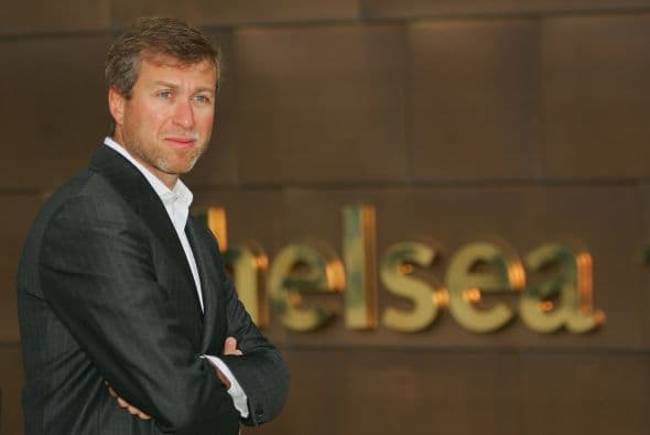 Otra venta positiva fue la del Chelsea al magnate petrolero Roman Abramóvich, el ruso compró al equipo azul por una suma cercana a los 140 millones de libras a Ken Bates en el 2003.