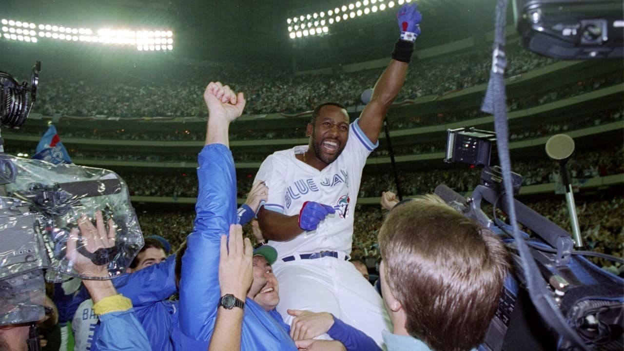Joe Carter, luego de decidir la Serie Mundial de 1993 para los Toronto Blue Jays.