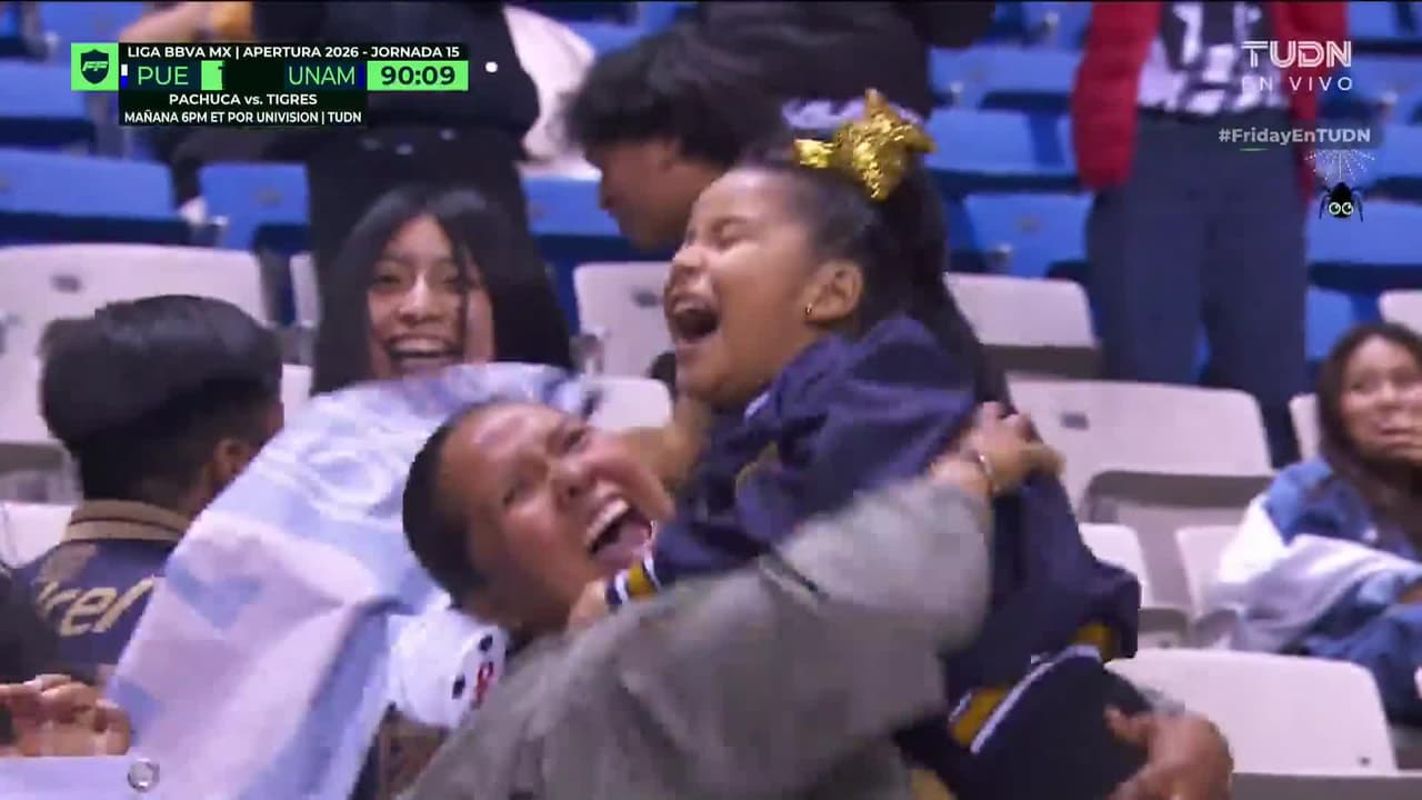 ¡Pumas lo va a ganar! En cobro de tiro esquina Angulo mete cabezazo milagroso para el 1-2