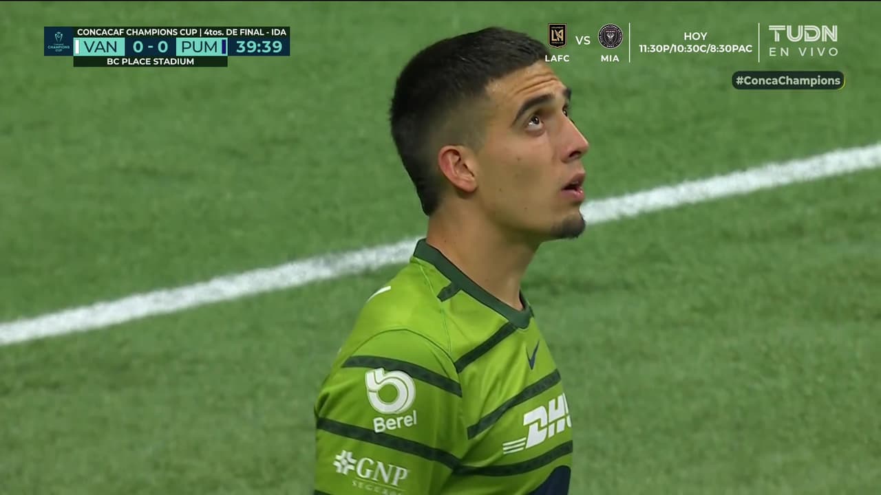 ¡Ososte de Padilla! El arquero de Pumas pierde la cabeza y sale a pasear