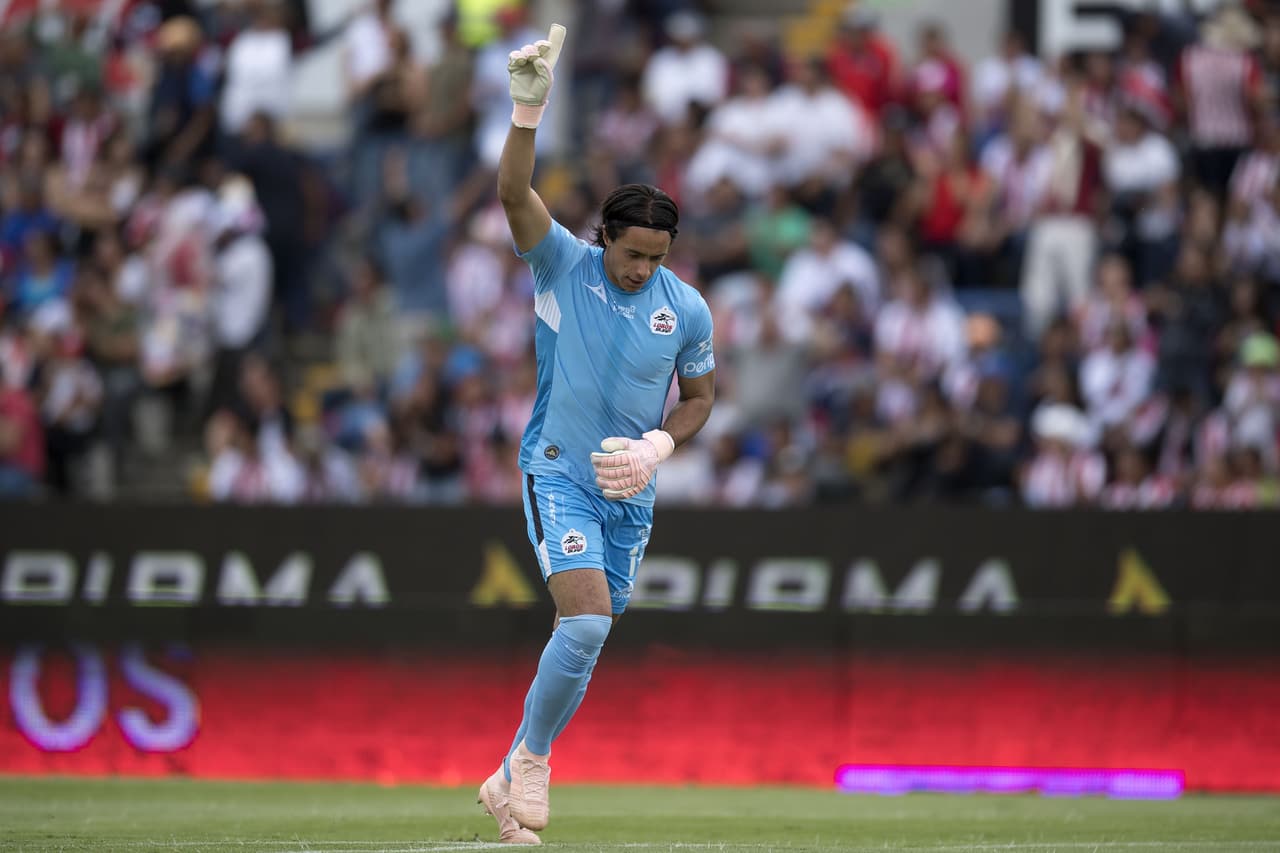 La confianza de los locales creció y se mantuvo durante el primer tiempo, con lo que ambos se fueron al descanso con el 1-0.