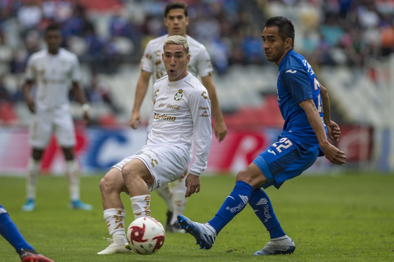 Con goles de Jonathan Rodríguez, Elías Hernández y Luis Romo, Cruz Azul le pasa por encima a Santos y consigue sus primeros tres puntos del Clausura 2020.