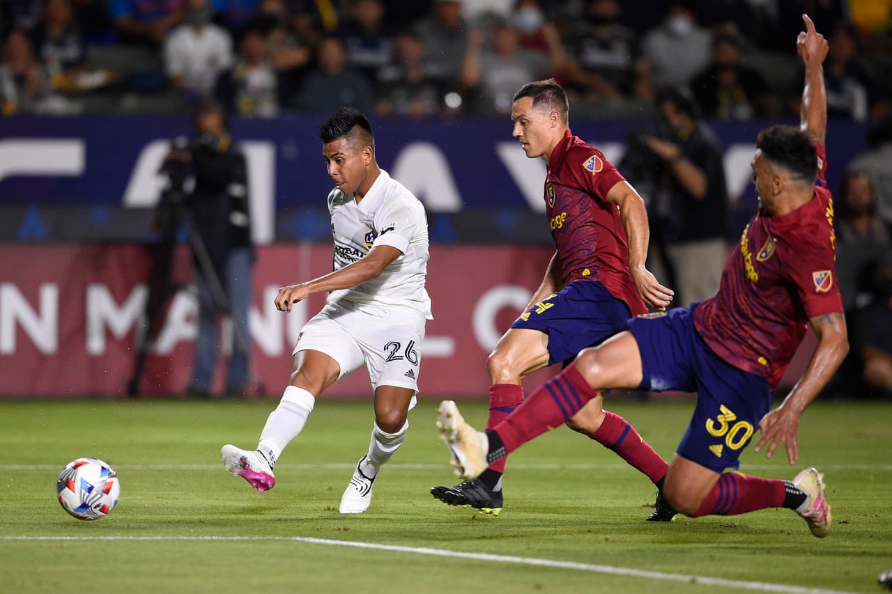 El gol del triunfo 'galáctico' fue obra del internacional mexicano Efraín Álvarez.
<br>