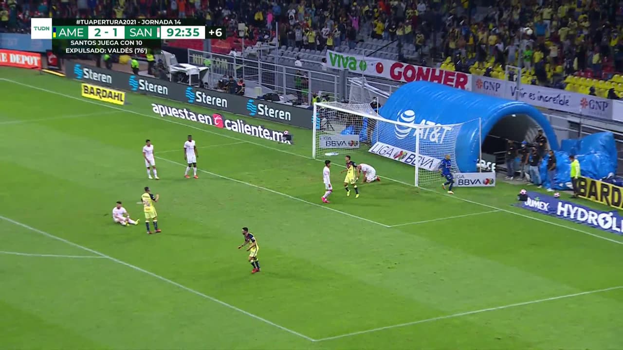 ¡TIRO ATAJADO! disparo por Federico Viñas.