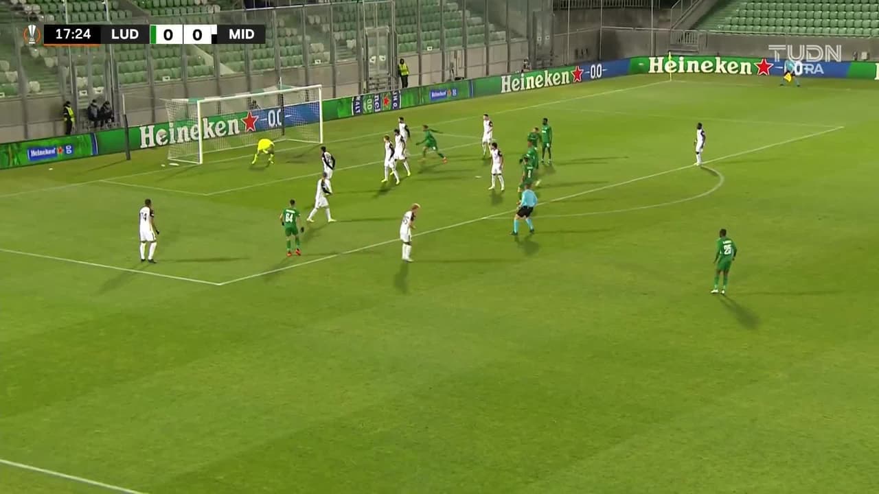 ¡TIRO ATAJADO! disparo por Dominik Yankov.