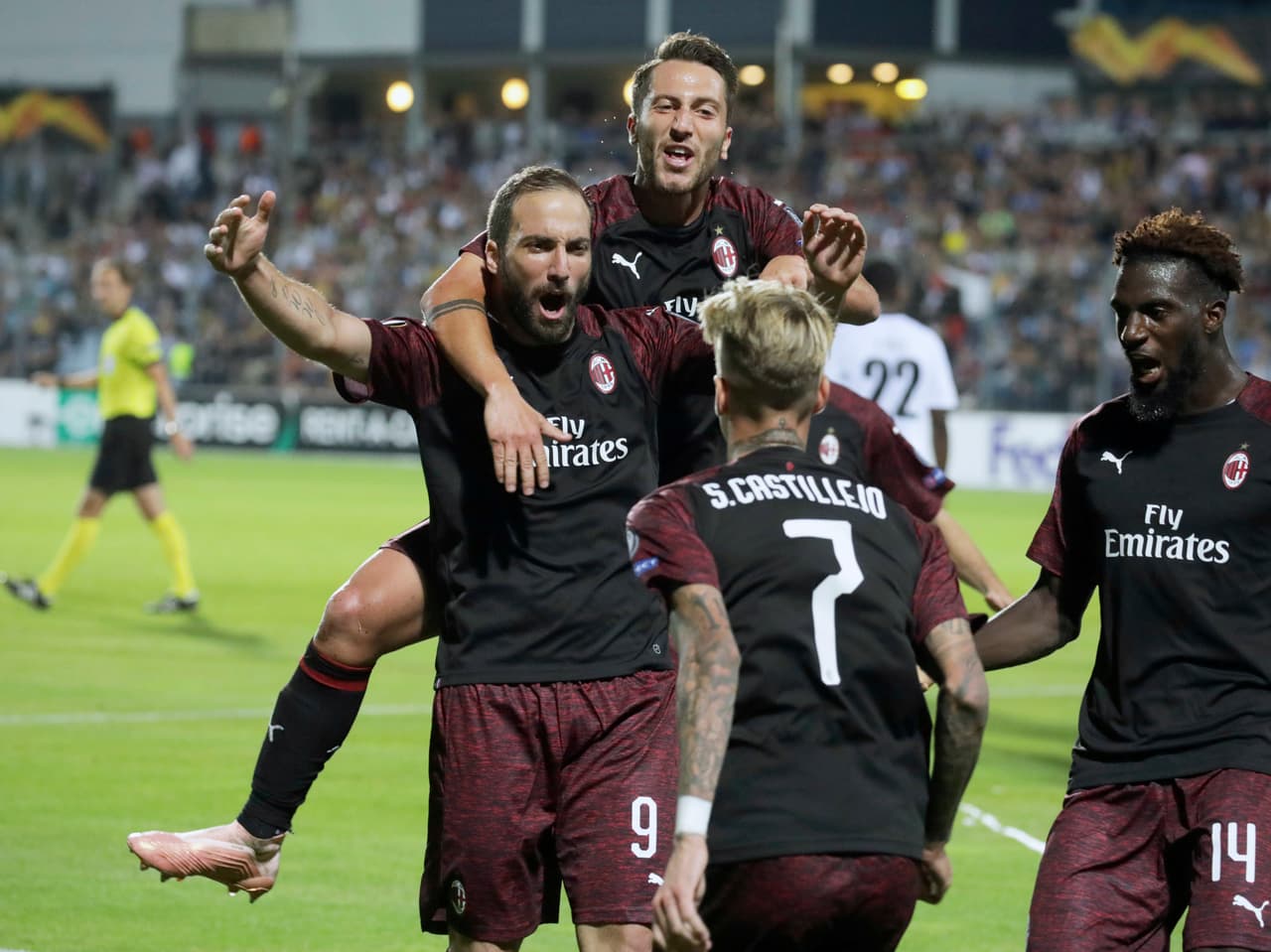 Y no fue sino hasta los 58 minutos cuando el Milan logró abrir la defensa del Dudelange. Gonzalo Huguaín pateó desde los linderos del área para batir a Frising y marcar el anhelado primer gol.