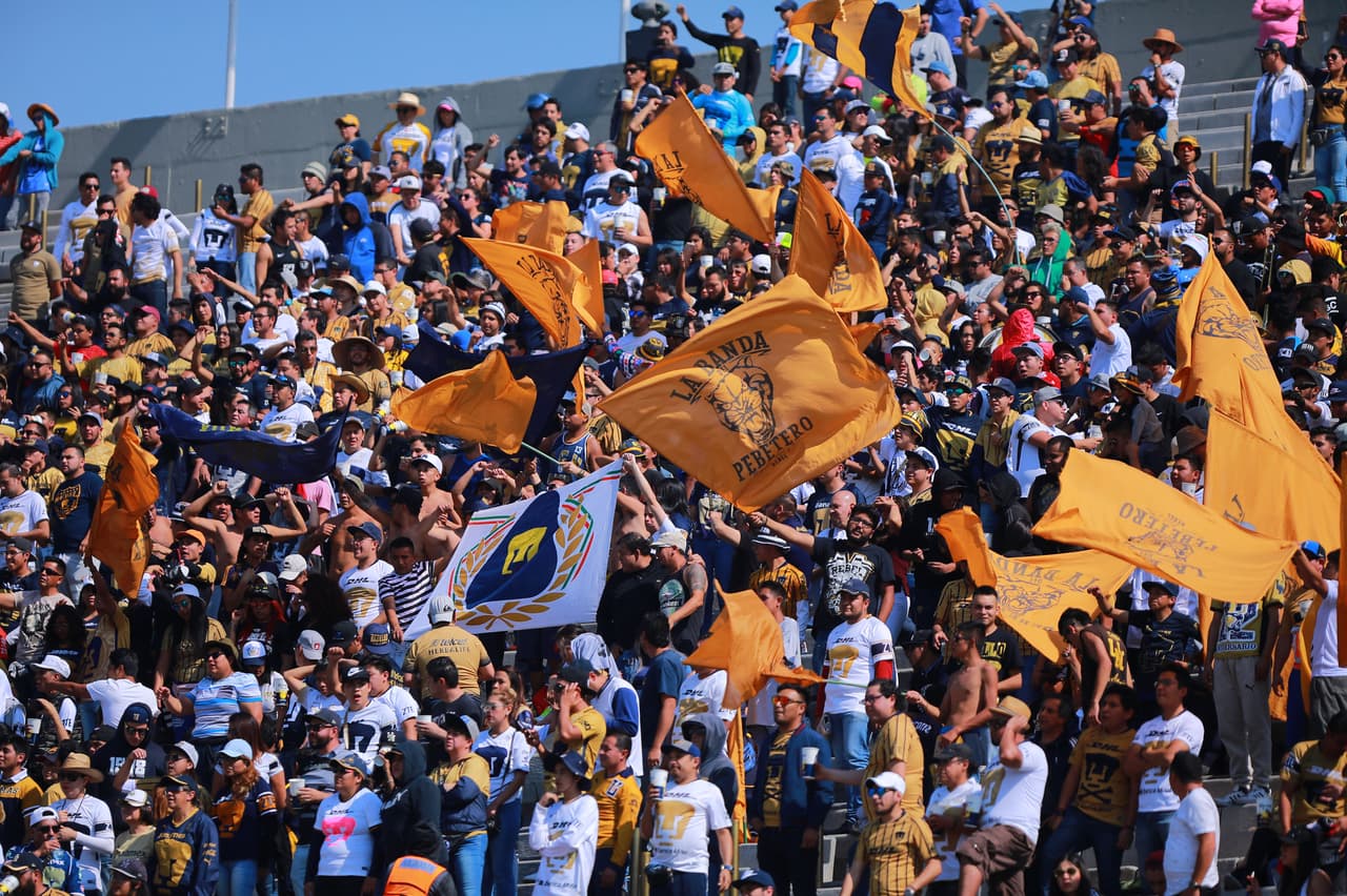 Los fanáticos le dieron un color diferente en las tribunas para el partido entre Pumas y Veracruz en el estadio Olímpico Universitario en la Jornada 1 del Clausura 2019 en la Liga MX.