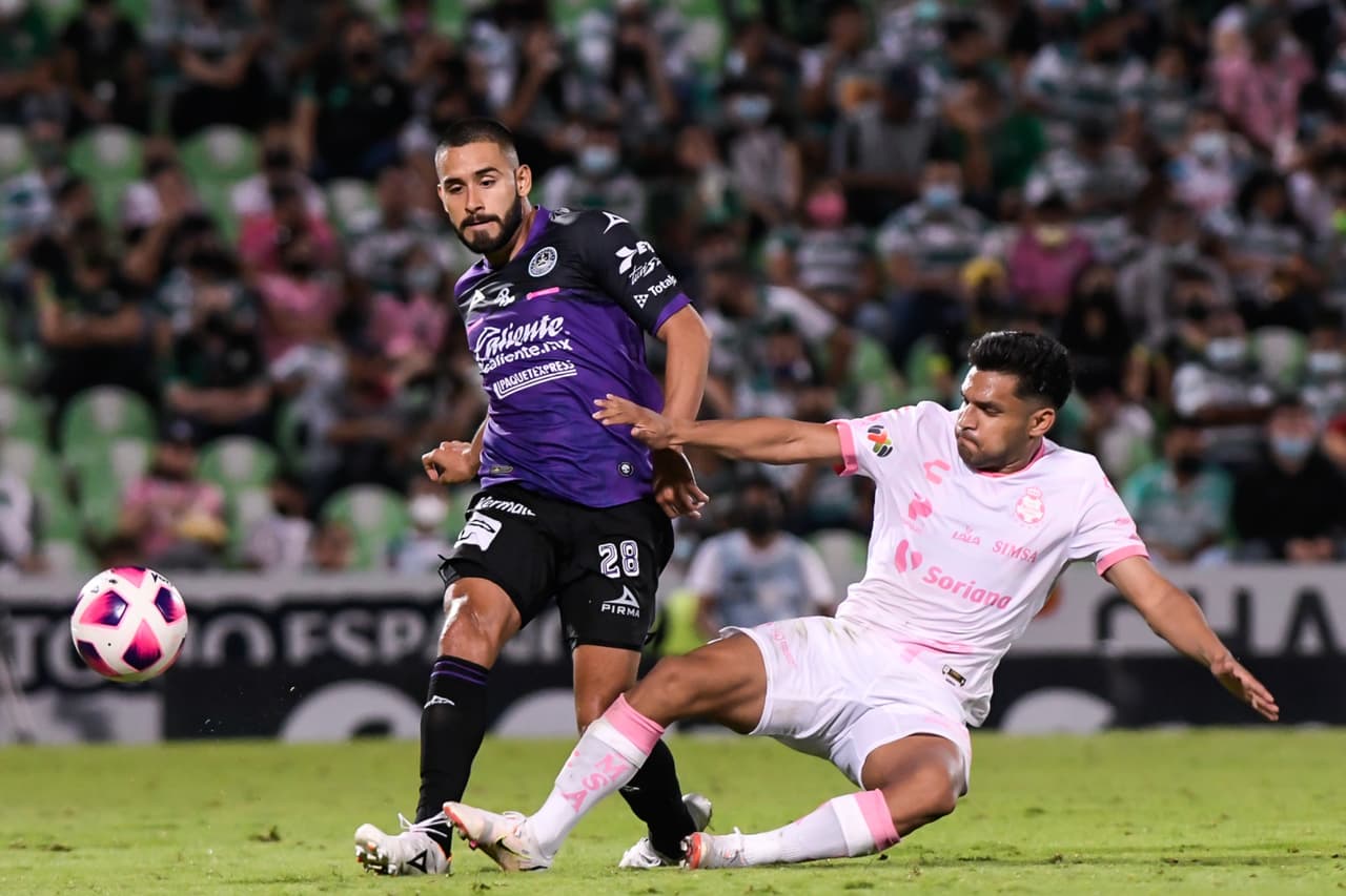 Para el segundo tiempo, Santos perdió el balón y Mazatlán presionó desde la salida para complicar el trámite.