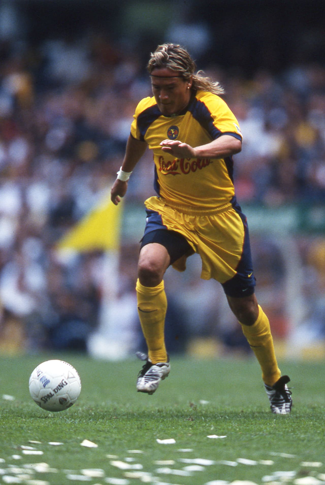 Del 2000 al 2002, con otro paso previo por el Galaxy, jugó para el América ganando la Liga del 2002 y la Copa de Gigantes de la Concacaf.