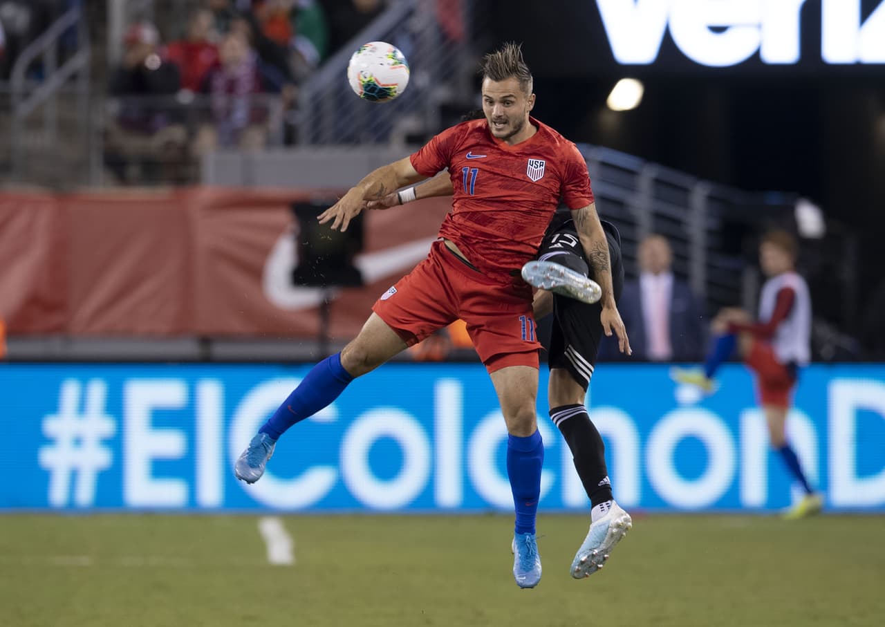 Con goles de Chicharito Hernández, Érick Gutiérrez y Uriel Antuna, México vence 3-0 al equipo de las barras y las estrellas; Orozco atajó un penal.