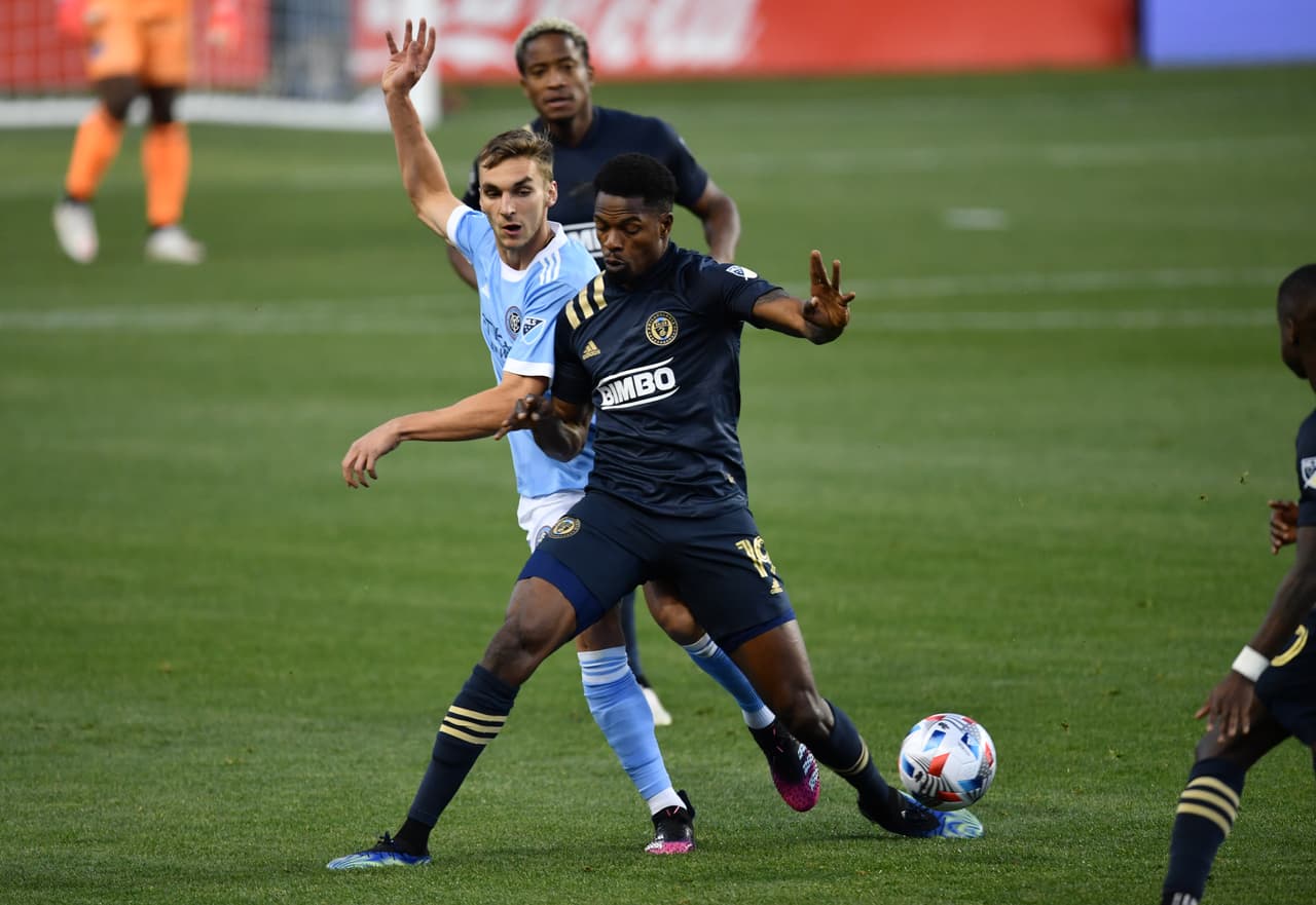 NYCFC cosechó una valiosa victoria 2-0 ante Philadelphia Union, y el central y volante James Sands fue uno de sus jugadores más destacados.
<br>