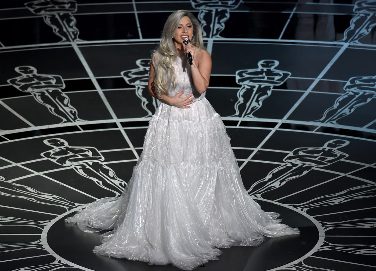 La polémica cantante entonará "The Star-Spangled Banner" en el Levi's Stadium en Santa Clara, California, donde los Carolina Panthers se enfrentarán a los Denver Broncos.