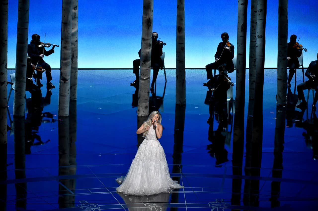 La polémica cantante entonará "The Star-Spangled Banner" en el Levi's Stadium en Santa Clara, California, donde los Carolina Panthers se enfrentarán a los Denver Broncos.