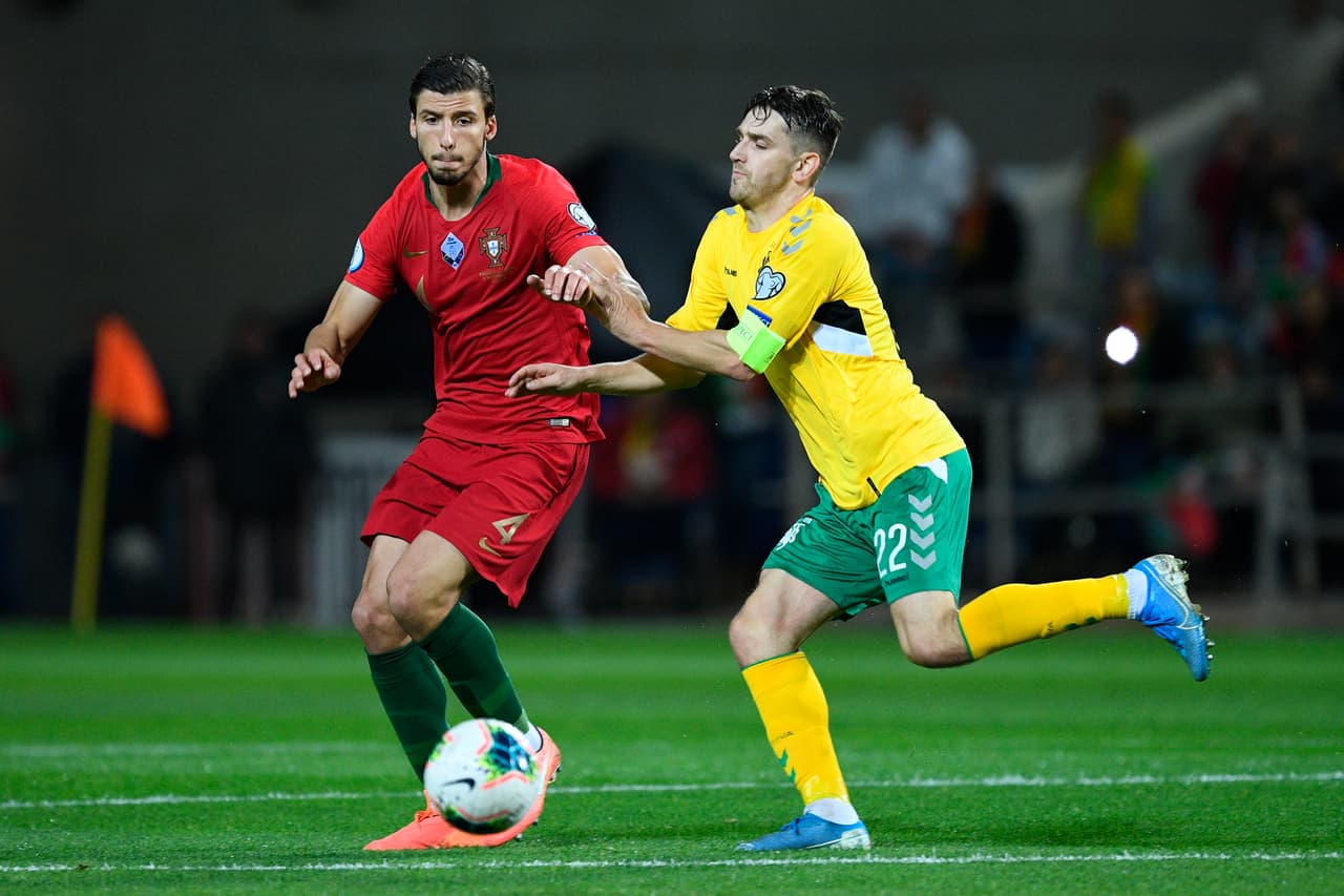 En el Estadio Algarve, Portugal tundió 6-0 a la selección de Lituania y se acerca a la calificación.