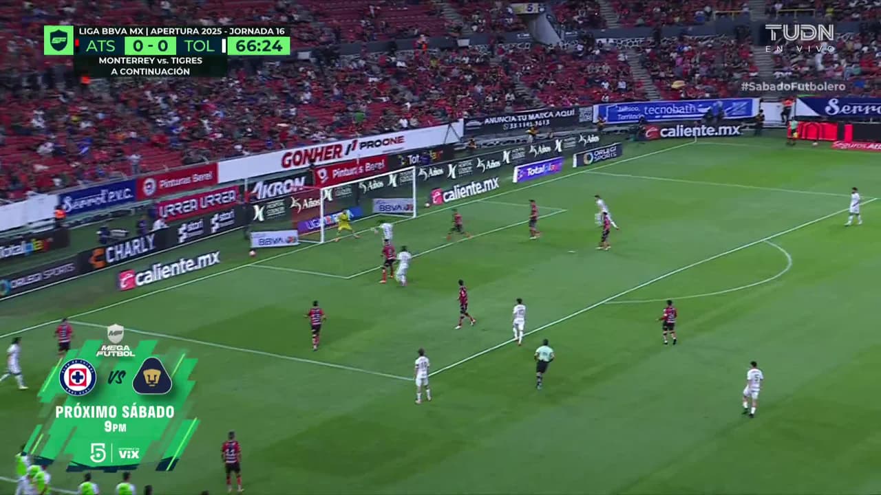 ¡TIRO ATAJADO! disparo por Nicolás Castro.