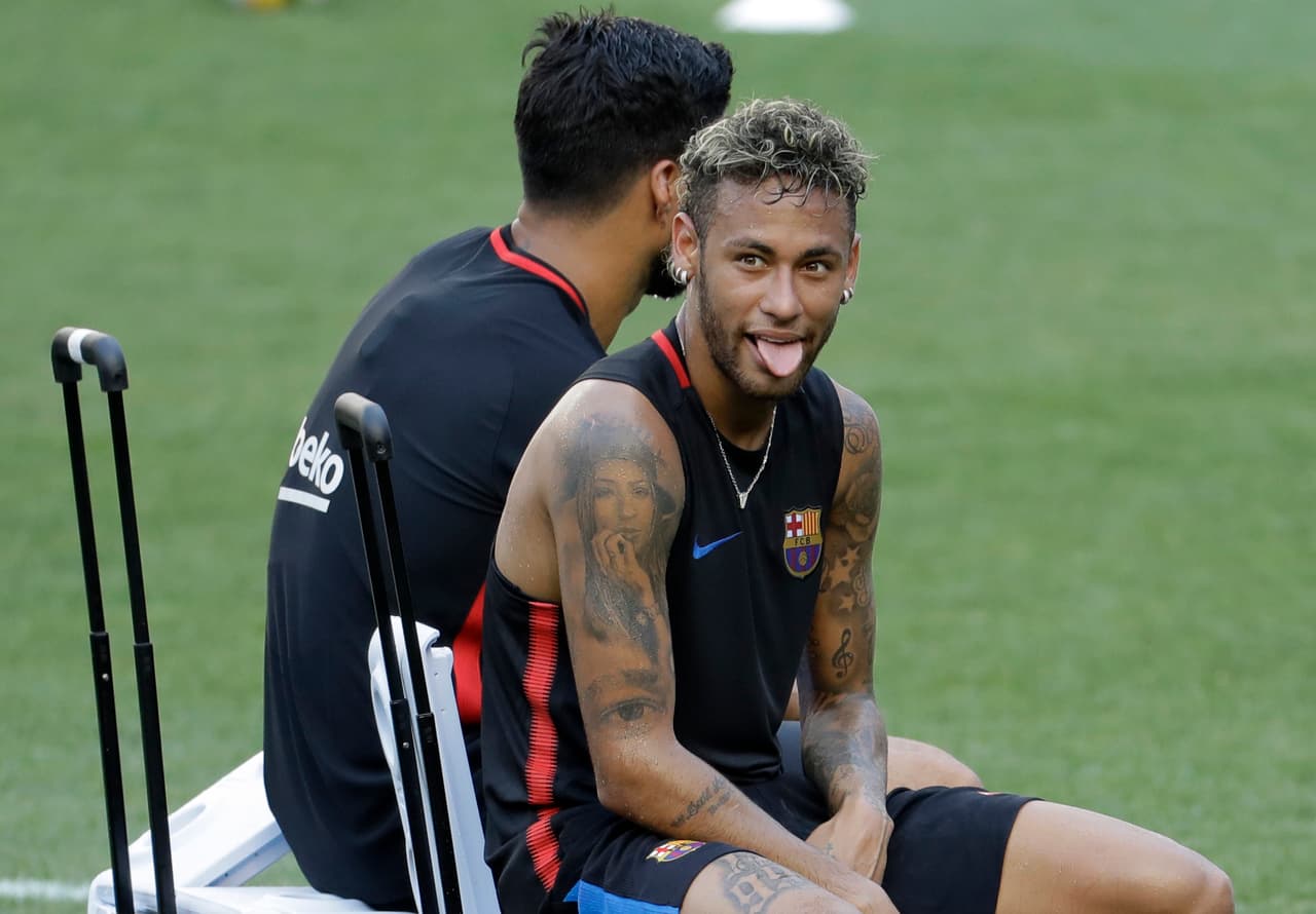 En medio de esta gira, la situación de Neymar con Barcelona y París Saint-Germain sigue dando de qué hablar entre hinchas y especialistas.