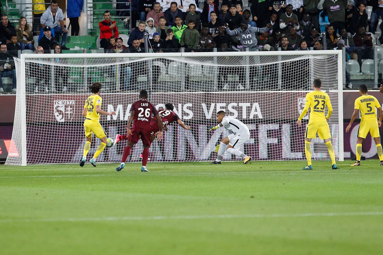 Sin embargo, tan solo 6 minutos después, los locales consiguieron igualar el marcador con esta definición de cabeza de Riviere.