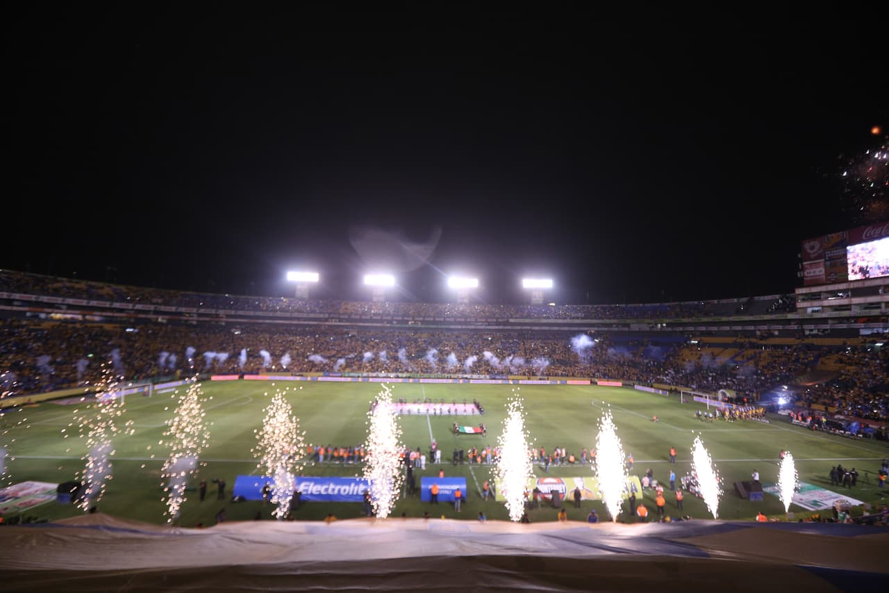 Una muy buena cantidad de público acompañó el partido de ida de la Final de la Liga MX Femenil entre Tigres y Rayadas en el Estadio Universitario.
