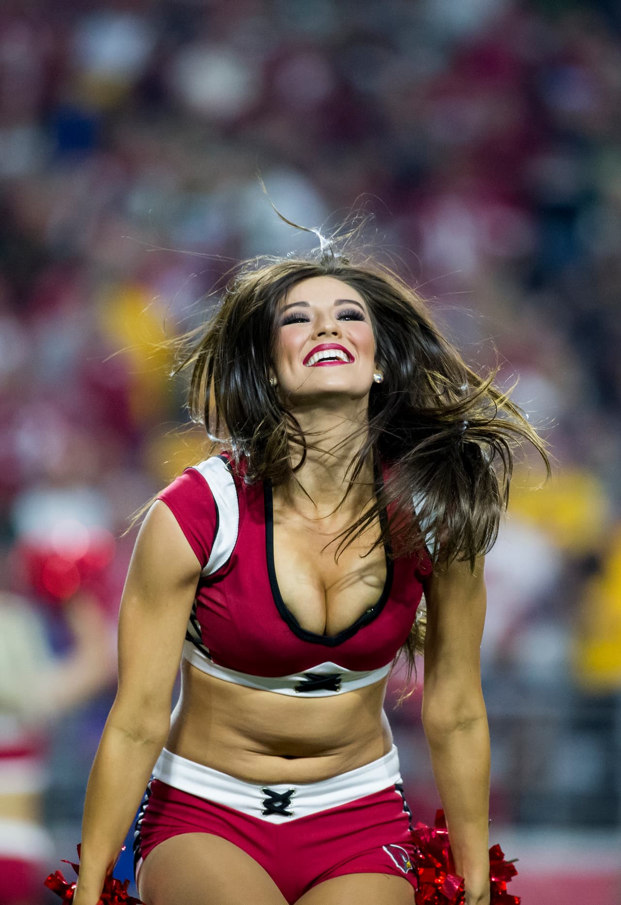 NFL.com/Español te trae el mejor regalo para recibir al año que inicia, con las más sexys imágenes de las bellas animadoras alrededor de la NFL.