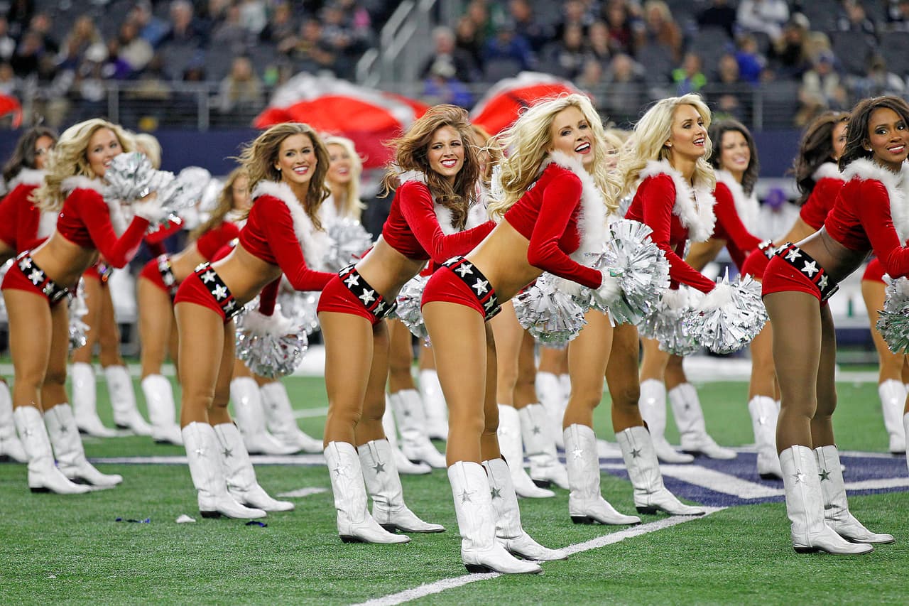 NFL.com/Español te trae el mejor regalo para recibir al año que inicia, con las más sexys imágenes de las bellas animadoras alrededor de la NFL.