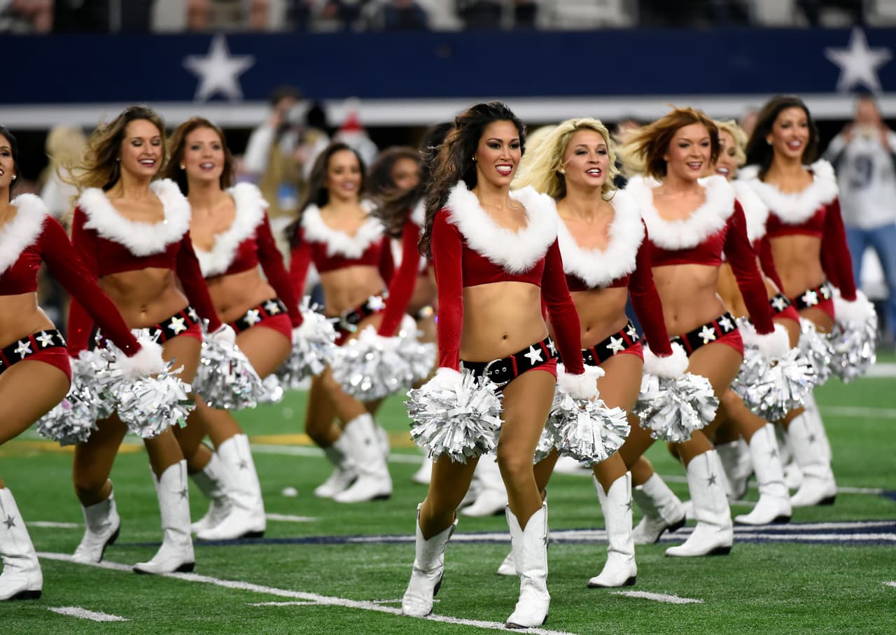 NFL.com/Español te trae el mejor regalo para recibir al año que inicia, con las más sexys imágenes de las bellas animadoras alrededor de la NFL.