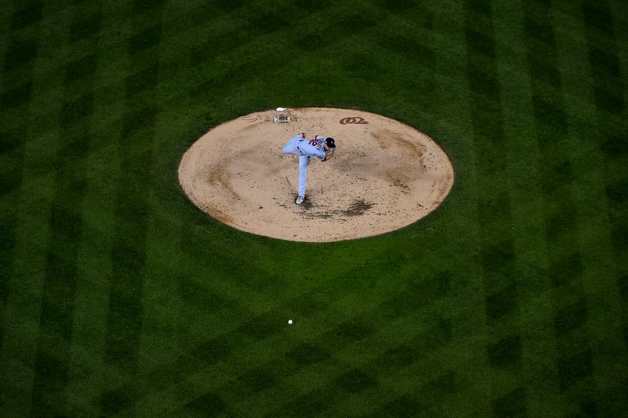 Los Nationals lucen dominantes y aplastan 8-1 a los Cardinals para enfilarse a la Serie Mundial.