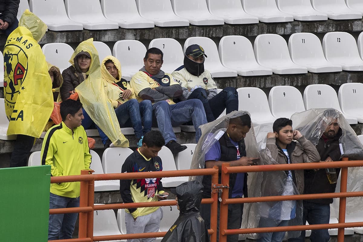 Fanáticos del América en el Estadio Hidalgo, previo al encuentro contra Pachuca por la jornada 3.