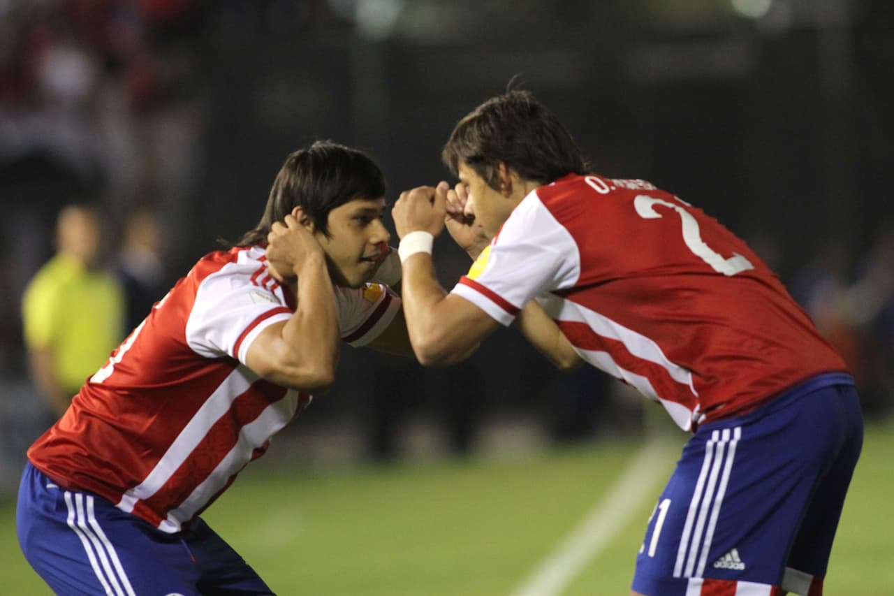 ASUNCION, PARAGUAY - SEPTEMBER 01: Oscar Romero of Paraguay celebrates with his teammate Angel Romero after scoring the first goal of his team during a match between Paraguay and Chile as part of FIFA 2018 World Cup Qualifiers at Defensores del Chaco Stadium on September 01, 2016 in Asuncion, Paraguay. (Photo by Luis Vera/LatinContent/Getty Images)