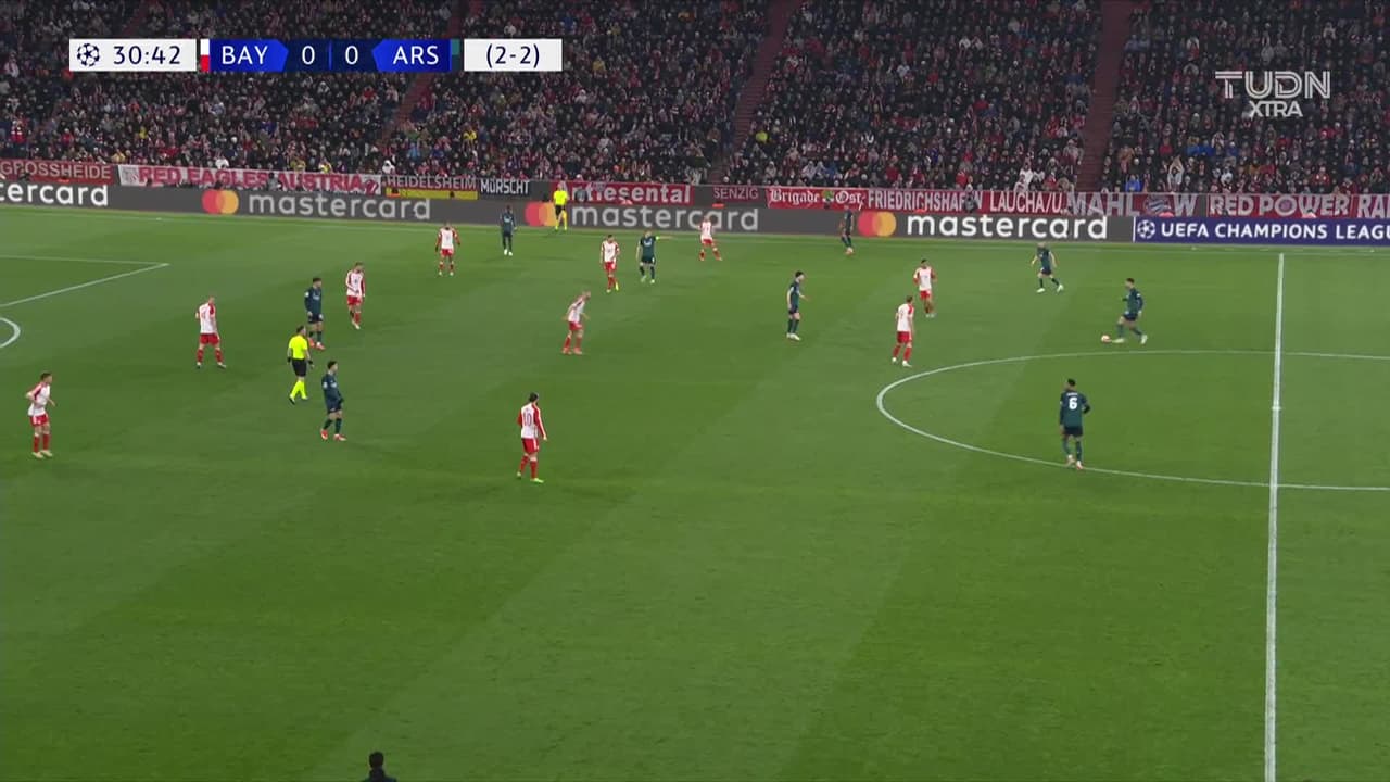 ¡TIRO ATAJADO! disparo por Gabriel Martinelli.