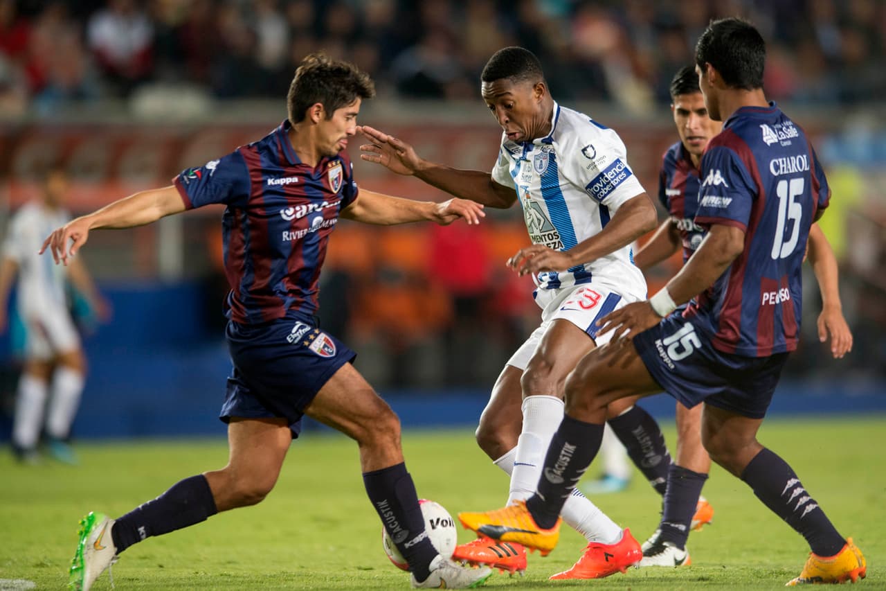 Sin embargo, la defensa del pachuca mostró su poderío e impidió que se generaran opciones de peligro en su arco.