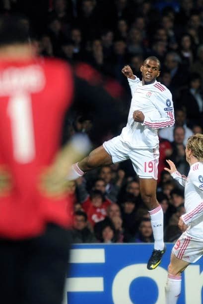 Ryan Babel marcó un gol casi al final que parecía le iba a dar la victoria al Liverpool.