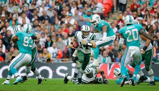 El primer juego internacional de la NFL se lo llevaron los Jets 27-14 sobre los Dolphins en el Estadio Wembley.