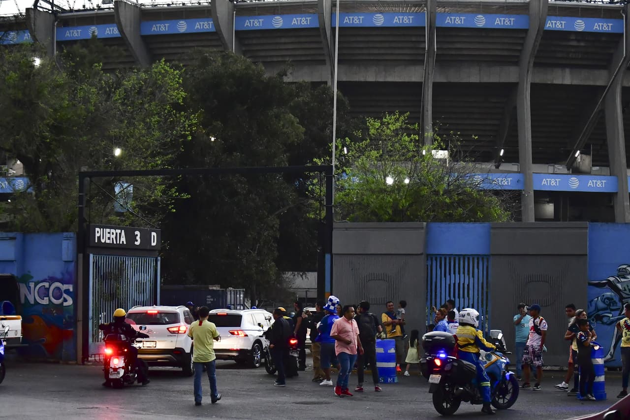 Las Águilas y la Máquina llegaron al 'Coloso de Santa Úrsula' pero la afición se escondió.