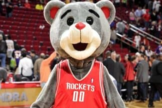 La mascota de los Rockets jugó una broma a los jugadores.