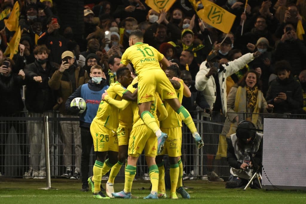Nantes logra anotarle tres goles al PSG antes del medio tiempo, para en el segundo tiempo asegurar su ventaja y terminar venciendo 3-1 a los líderes de la Ligue 1.