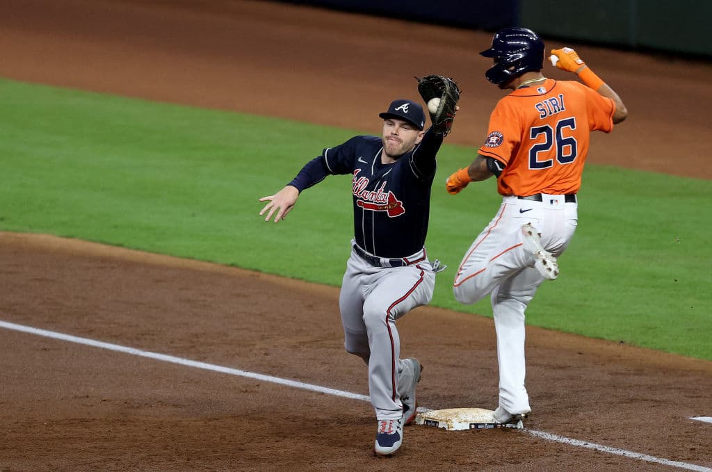 De la mano de sus bateadores estelares, los Houston Astros vencen 2-6 a los Atlanta Braves en el juego de dos de la Serie Mundial 2021.