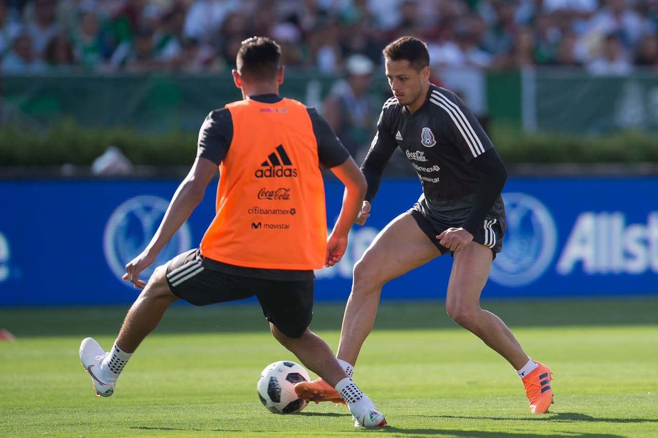 La selección mexicana realizó su último entrenamiento previo al juego ante el combinado de Gales a puerta abierto en el Rose Bowl, donde cientos de aficionados pudieron disfrutar y ver a sus futbolistas favoritos.