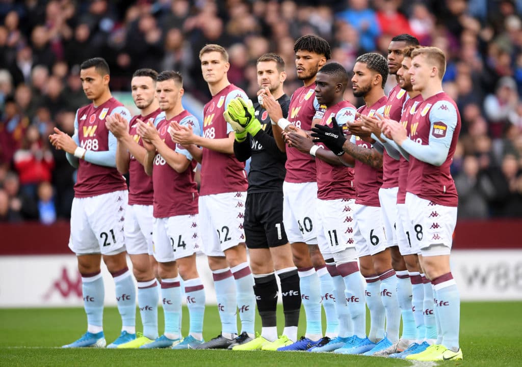 El Aston Villa donó más de 1,350 comidas a varias caridades de personas sin hogar y refugios en las áreas locales cerca del club en Birmingham.