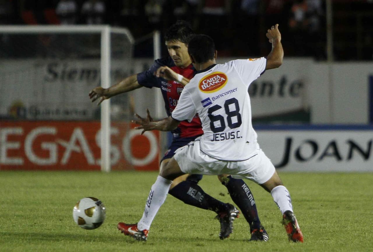 En el uniforme de ‘La Pandilla’ se anunciaba el logotipo de la cerveza Carta Blanca y se ubicaba justo en la parte superior del dorsal.