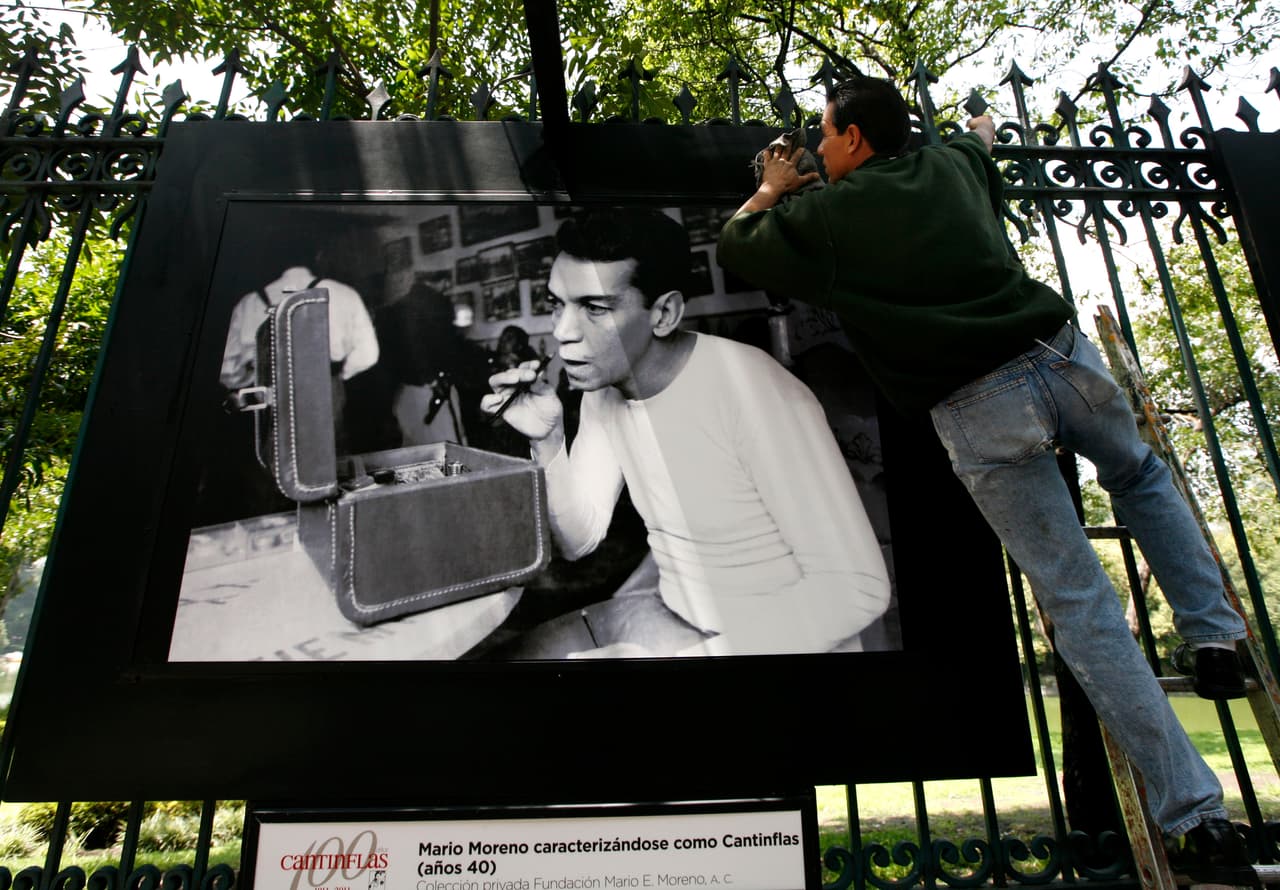 Nacido en la Ciudad de México, Cantinflas era aficionado al deporte, le gustaban los toros, el boxeo, el futbol y amaba al América.